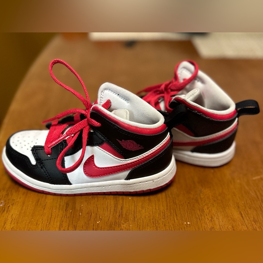 Nike Jordan Retro 1 mid top